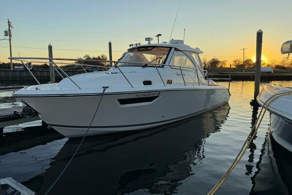 32ft Pursuit Yacht For Sale