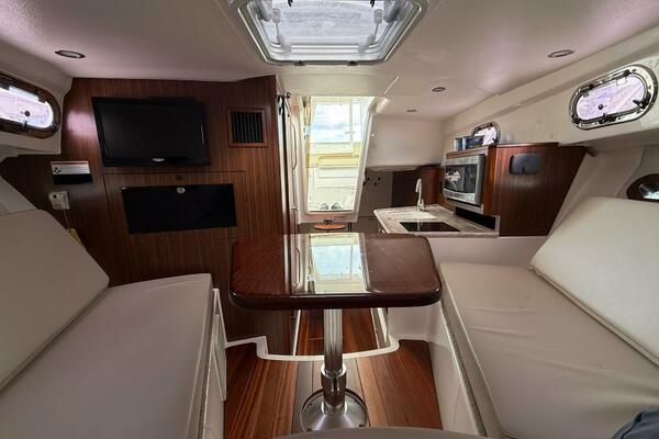32ft Pursuit Yacht For Sale