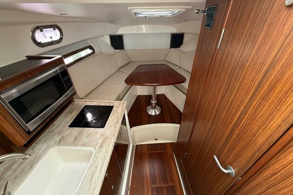 32ft Pursuit Yacht For Sale