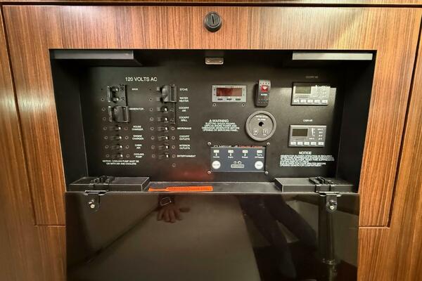 32ft Pursuit Yacht For Sale