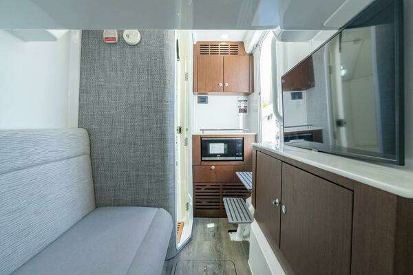 Everglades 375 Center Console Yacht For Sale