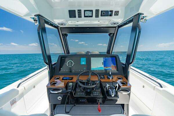 Everglades 375 Center Console Yacht For Sale