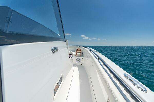 Everglades 375 Center Console Yacht For Sale