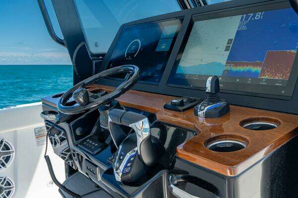 Everglades 375 Center Console Yacht For Sale