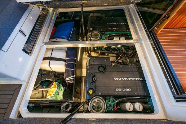 Nimbus 405 Flybridge Yacht For Sale