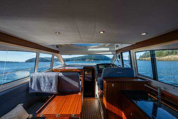 Nimbus 405 Flybridge Yacht For Sale
