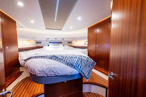 Nimbus 405 Flybridge Yacht For Sale