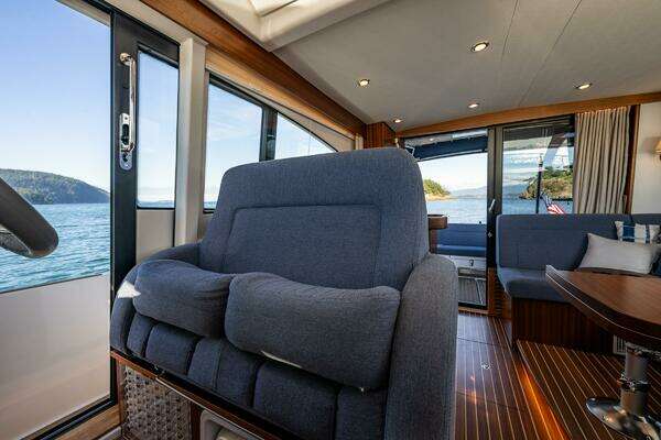 Nimbus 405 Flybridge Yacht For Sale