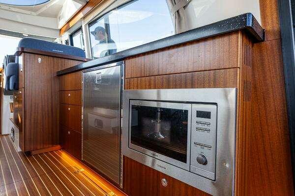Nimbus 405 Flybridge Yacht For Sale