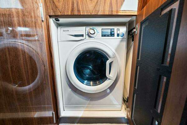 Riviera 5400 Sport Yacht Platinum Edition Yacht For Sale