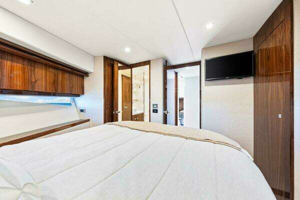 Riviera 5400 Sport Yacht Platinum Edition Yacht For Sale
