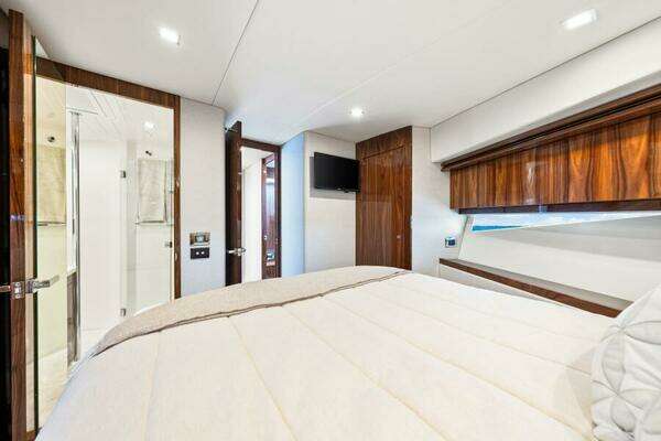 Riviera 5400 Sport Yacht Platinum Edition Yacht For Sale