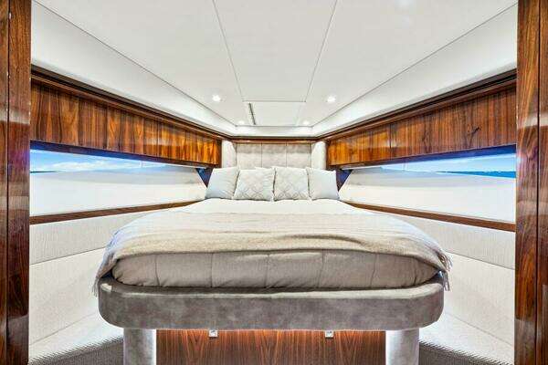 Riviera 5400 Sport Yacht Platinum Edition Yacht For Sale