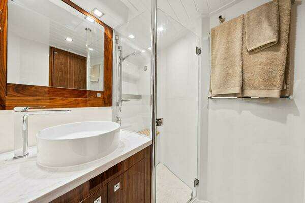 Riviera 5400 Sport Yacht Platinum Edition Yacht For Sale