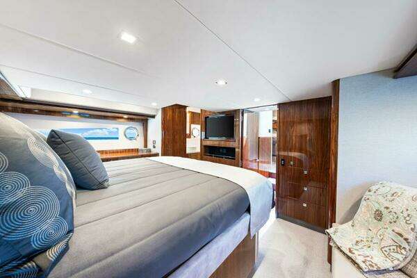 Riviera 5400 Sport Yacht Platinum Edition Yacht For Sale