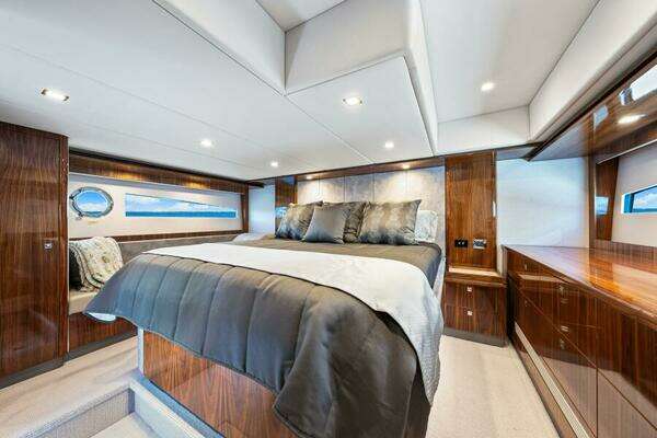 Riviera 5400 Sport Yacht Platinum Edition Yacht For Sale