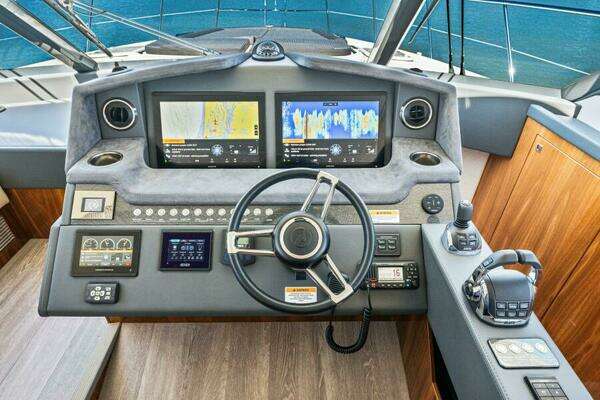 Riviera 5400 Sport Yacht Platinum Edition Yacht For Sale