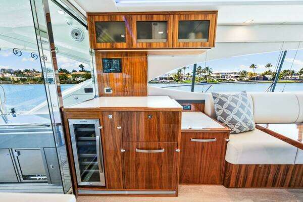 Riviera 5400 Sport Yacht Platinum Edition Yacht For Sale