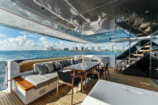 Custom Line Saetta 106 Yacht For Sale