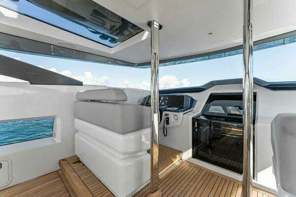 Custom Line Saetta 106 Yacht For Sale