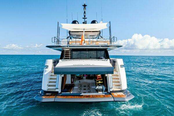 Custom Line Saetta 106 Yacht For Sale