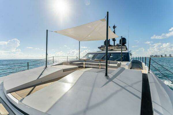 Custom Line Saetta 106 Yacht For Sale