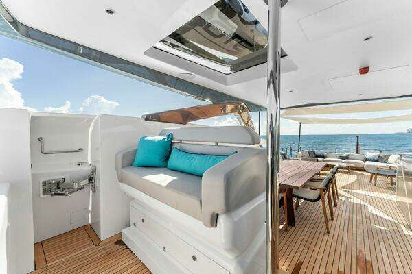Custom Line Saetta 106 Yacht For Sale
