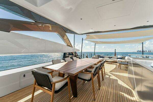 Custom Line Saetta 106 Yacht For Sale