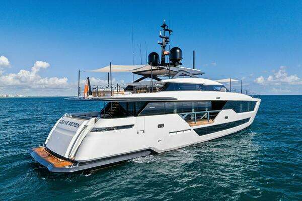 Custom Line Saetta 106 Yacht For Sale