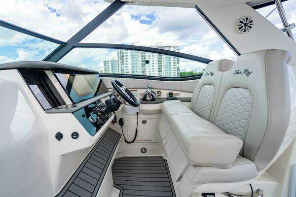 Sea Ray Sundancer 32 Outboard Yacht For Sale