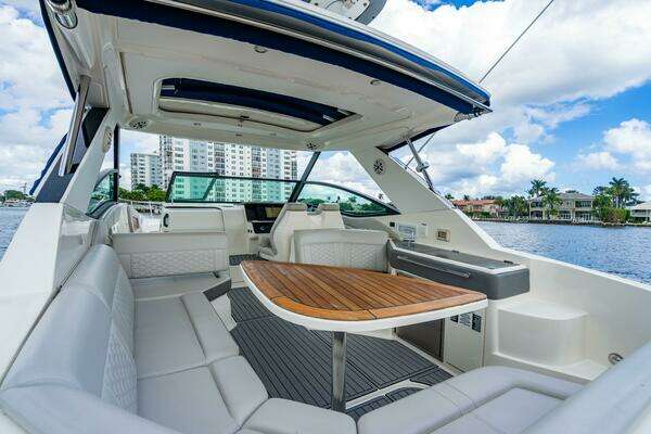Sea Ray Sundancer 32 Outboard Yacht For Sale