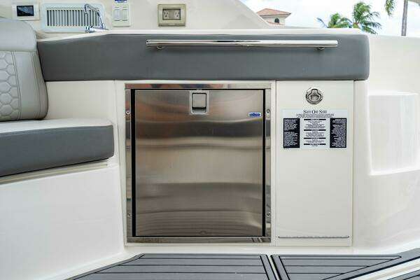 Sea Ray Sundancer 32 Outboard Yacht For Sale