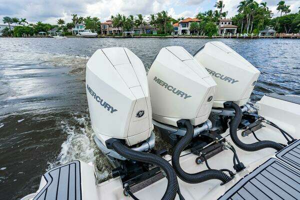 Sea Ray Sundancer 32 Outboard Yacht For Sale