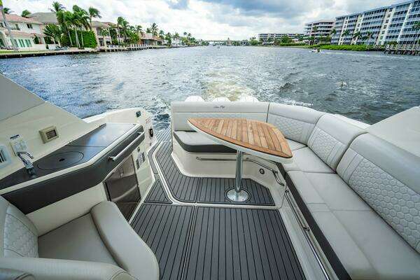Sea Ray Sundancer 32 Outboard Yacht For Sale