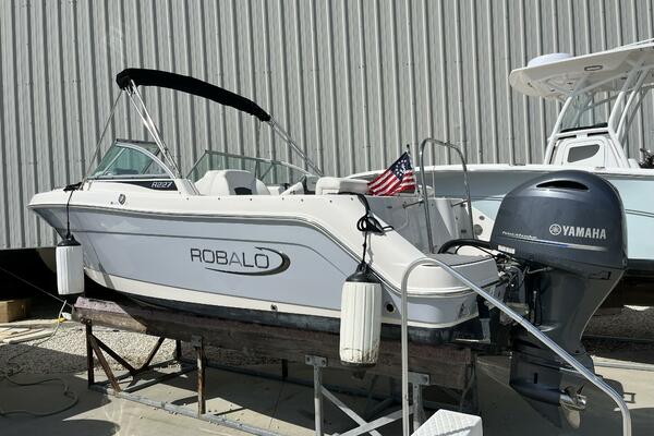 22ft Robalo Yacht For Sale