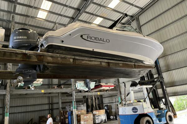 22ft Robalo Yacht For Sale