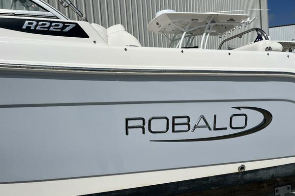 22ft Robalo Yacht For Sale