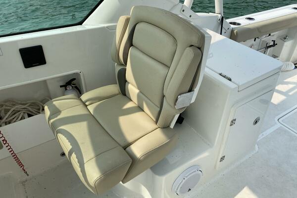 Repete 27ft Pursuit Yacht For Sale