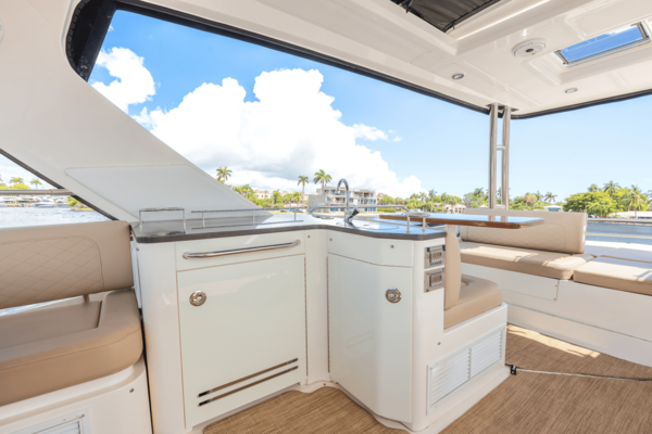 Sea Ray 510 FLYBRIDGE Yacht For Sale