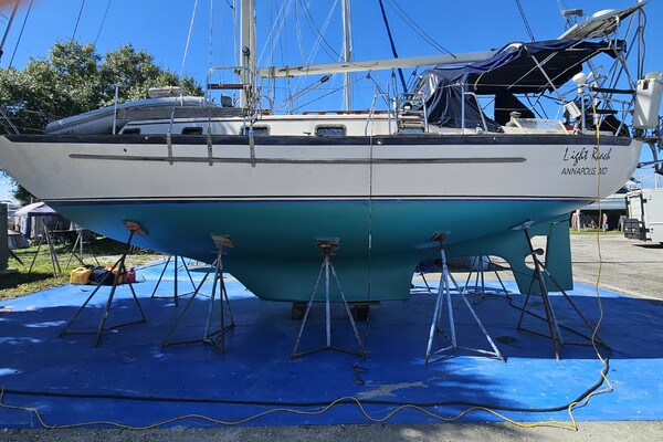 Light Reach 37ft Pacific Seacraft Yacht For Sale