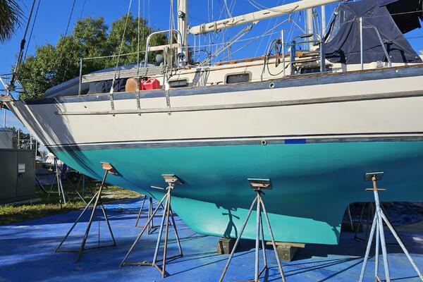 Light Reach 37ft Pacific Seacraft Yacht For Sale