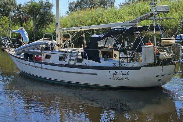 37-ft-Pacific Seacraft-1993-PSC37-Light Reach-Indiantown Florida United States yacht for sale