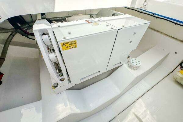 Everglades 335 CC Yacht For Sale