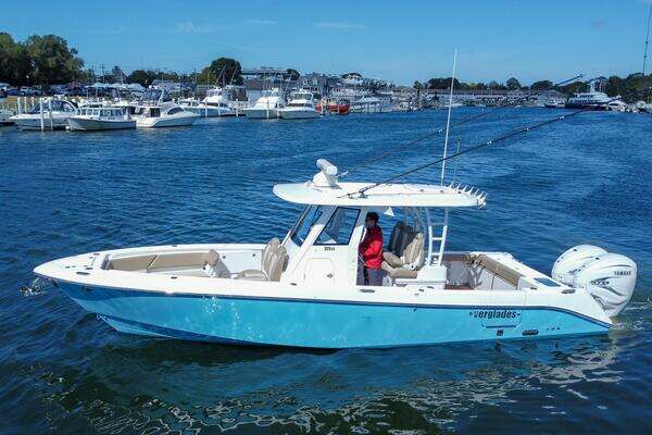 Everglades 335 CC Yacht For Sale