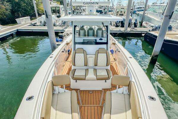 Everglades 335 CC Yacht For Sale