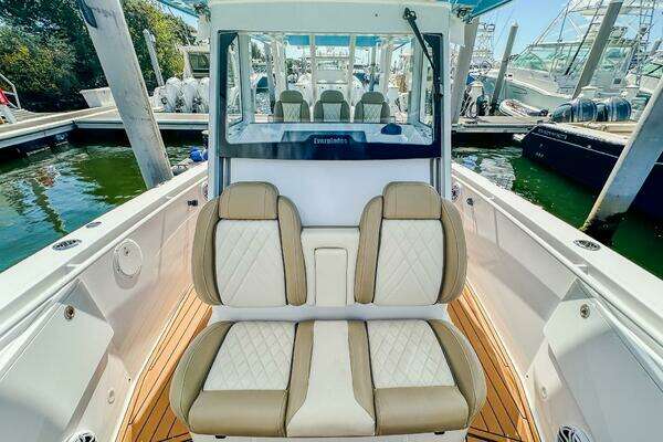 Everglades 335 CC Yacht For Sale