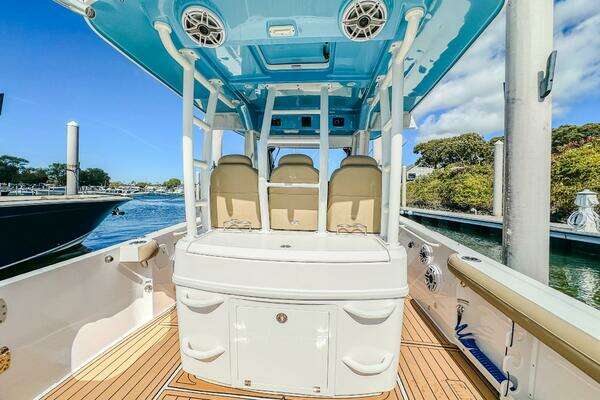 Everglades 335 CC Yacht For Sale