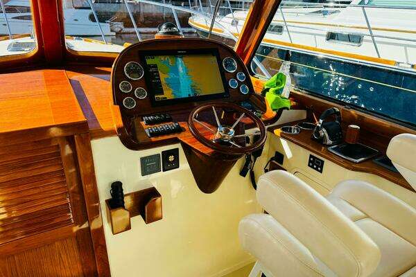 Hinckley Picnic Boat MKIII Yacht For Sale