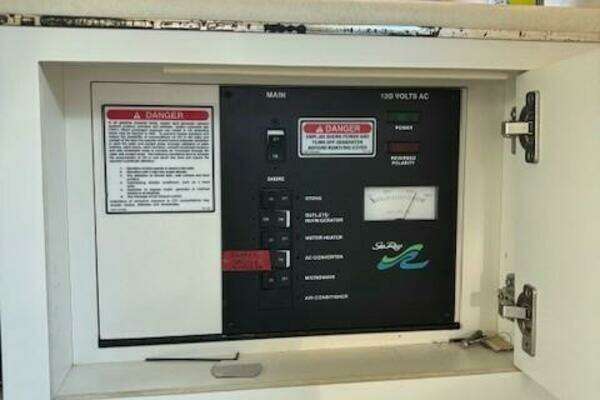 Photo of the 2000 Sea Ray 270 Sundancer