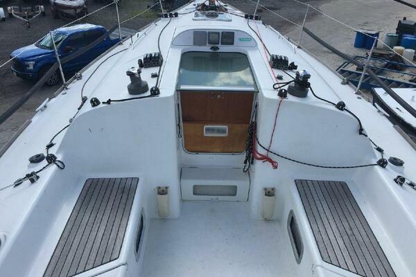 36ft Beneteau Yacht For Sale